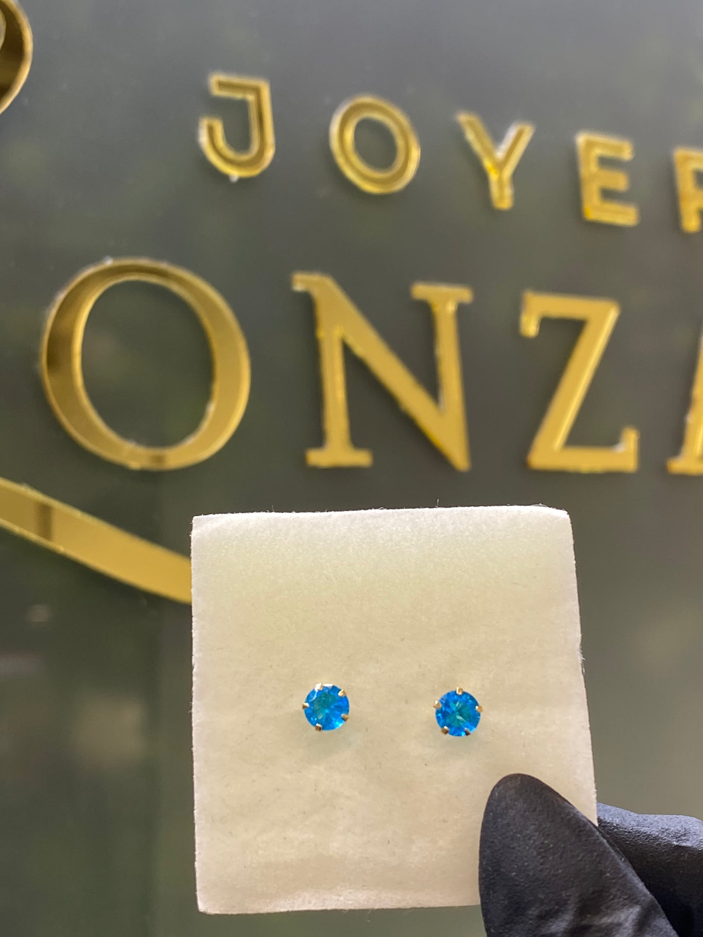 Broquel de oro 10k montadura