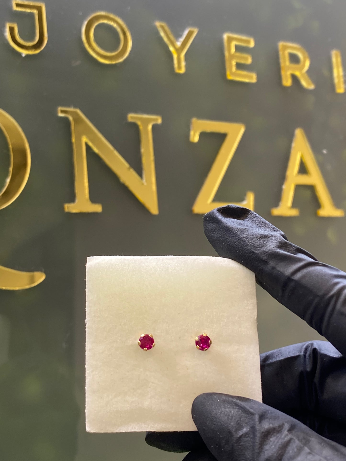 Broquel de oro 10k montadura