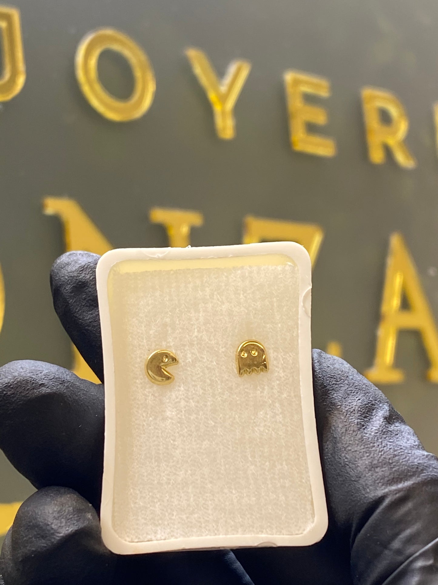 Broquel oro 10k PAC-MAN
