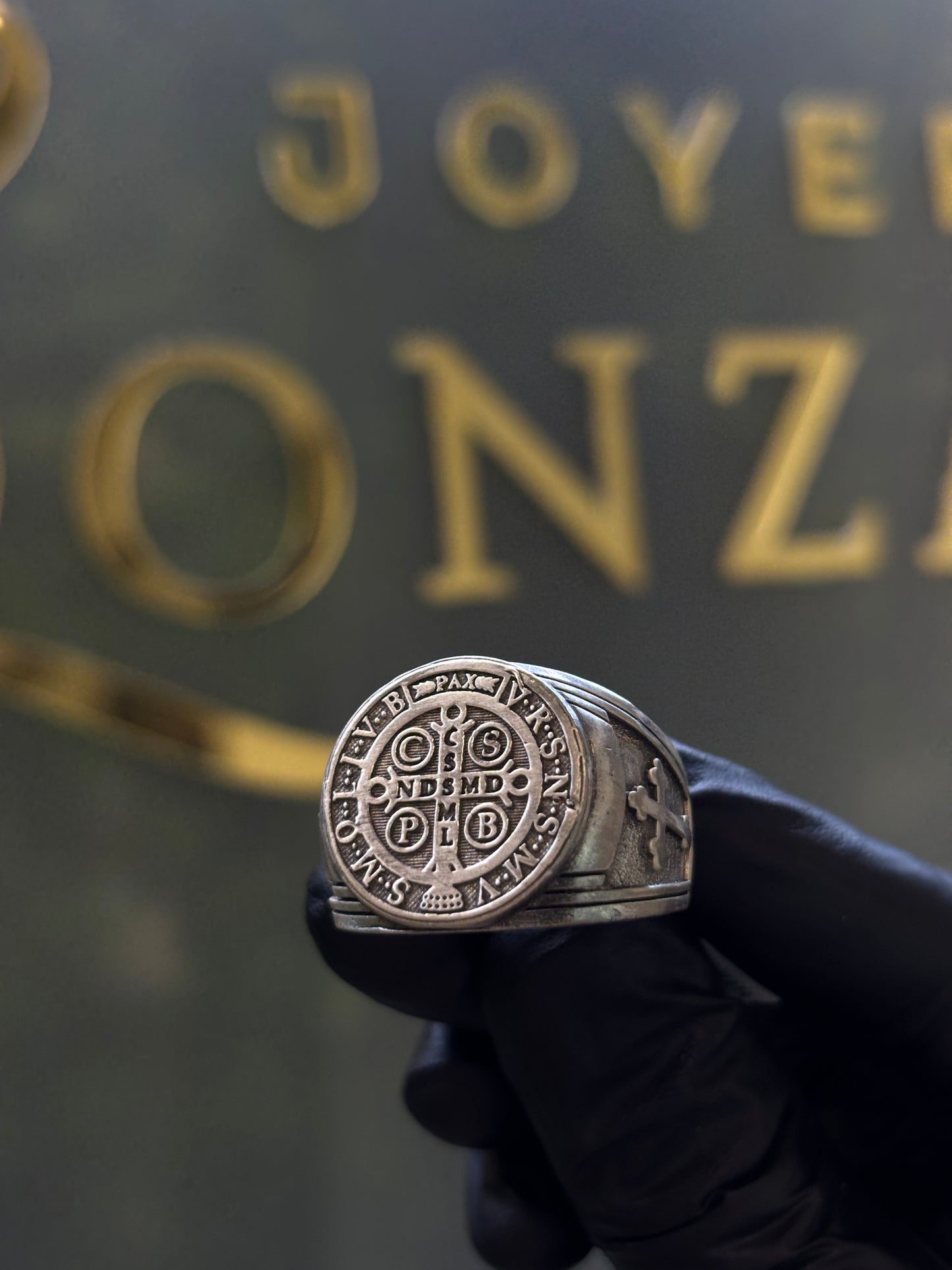 Anillo san Benito plata