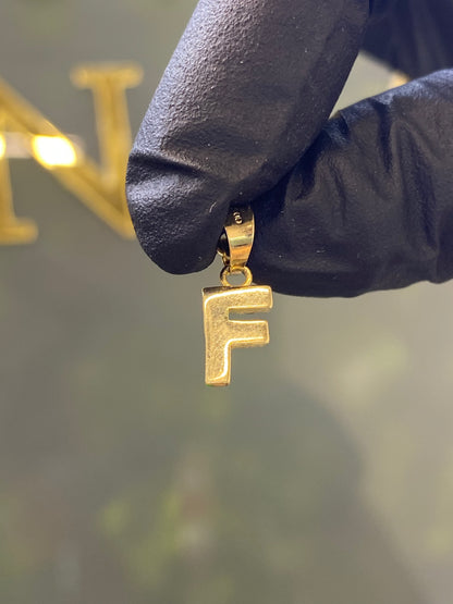 Dije oro 10k inicial “F”