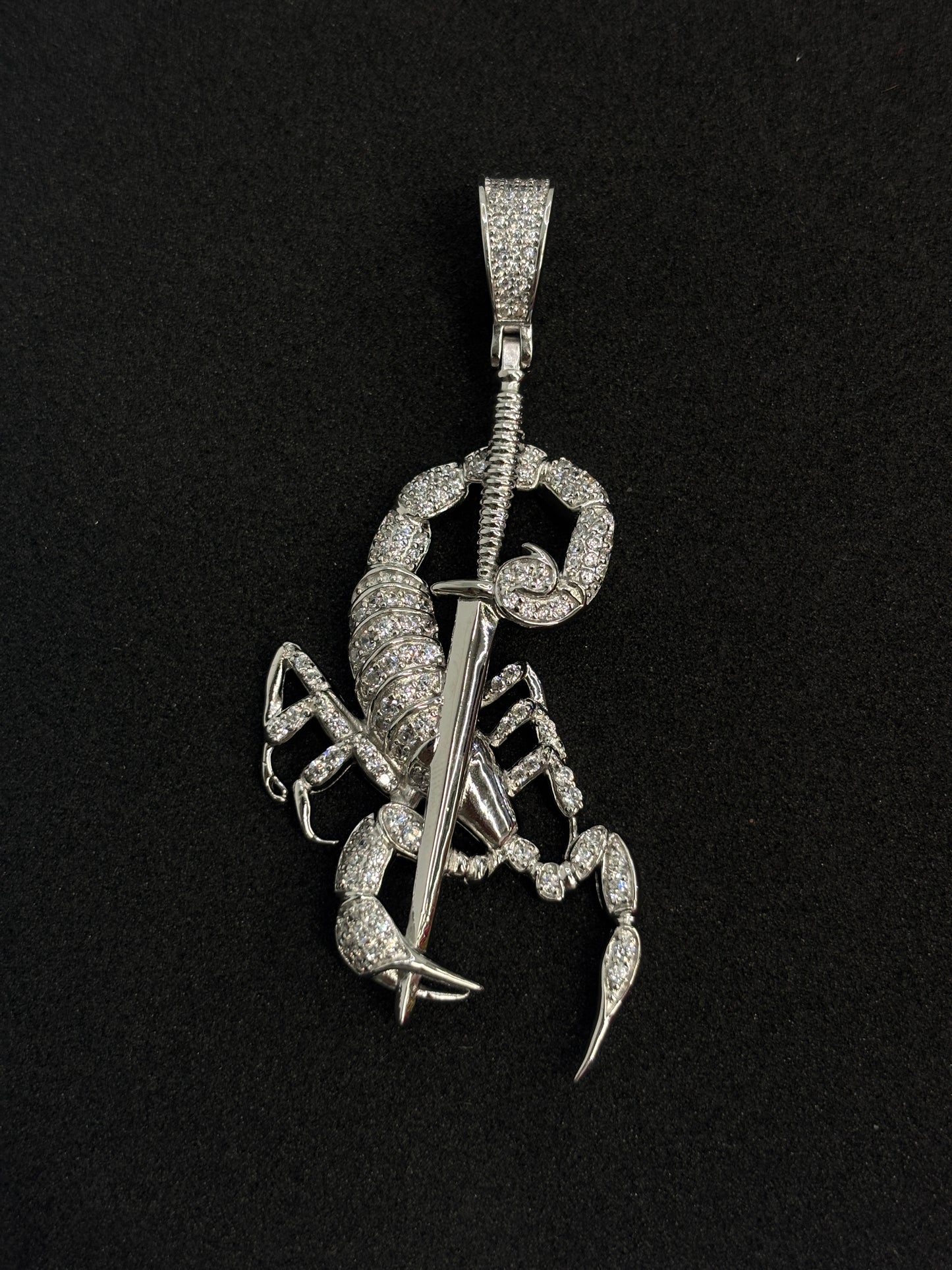 Dije plata alacrán