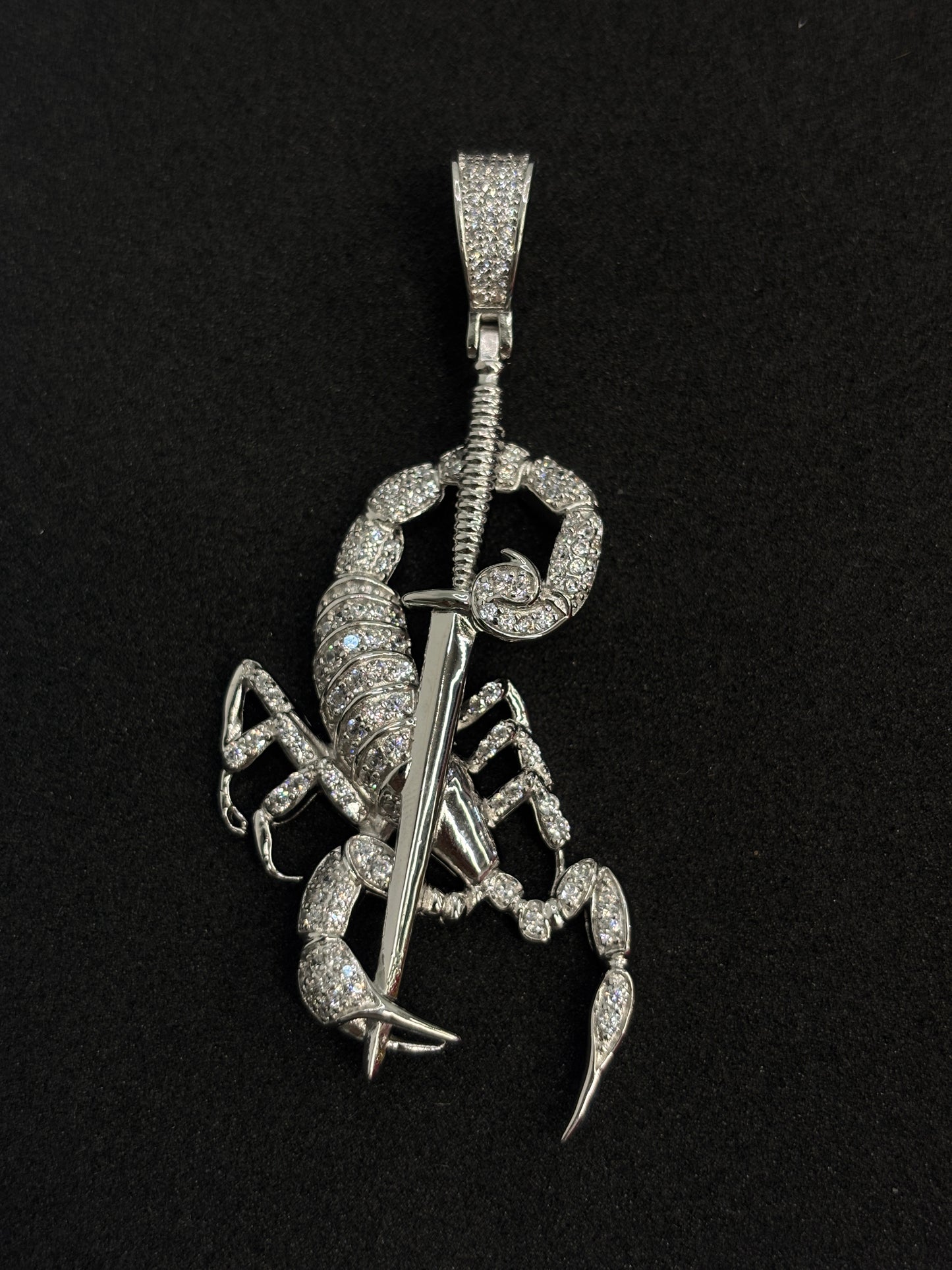Dije plata alacrán