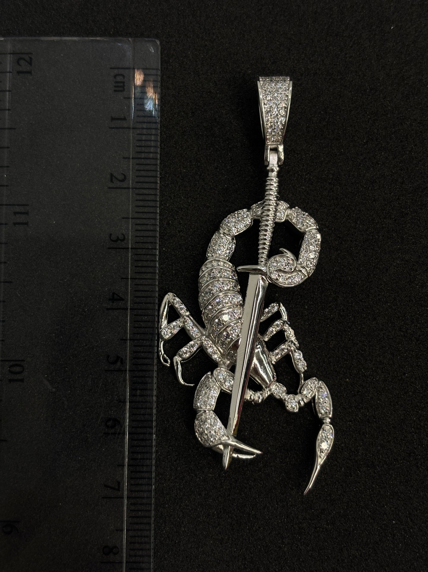 Dije plata alacrán