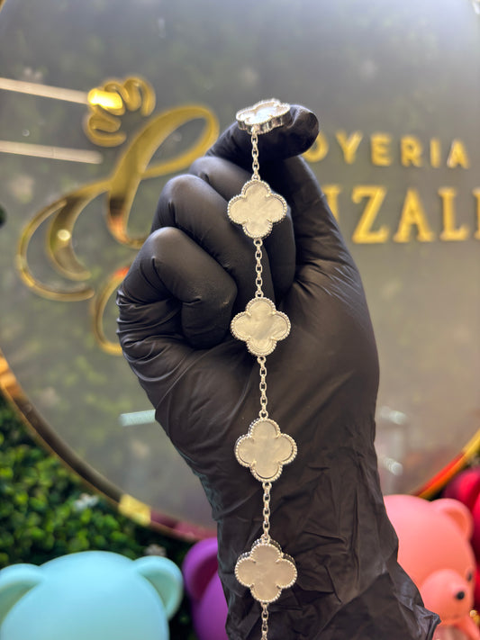 Pulsera plata trébol