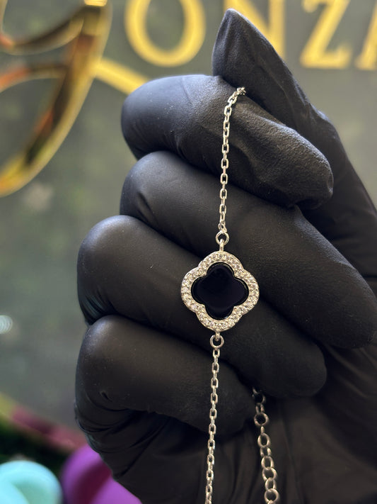 Pulsera plata trébol