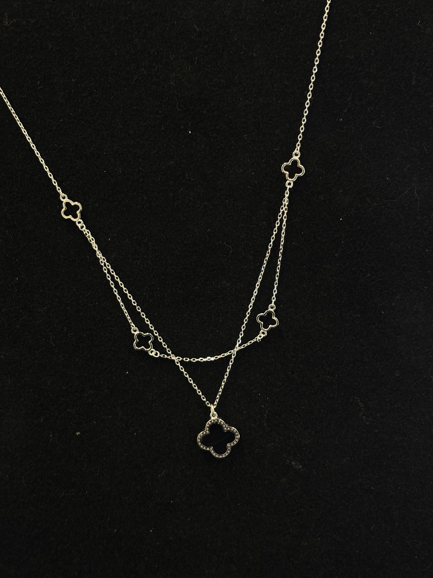 Gargantilla plata trébol