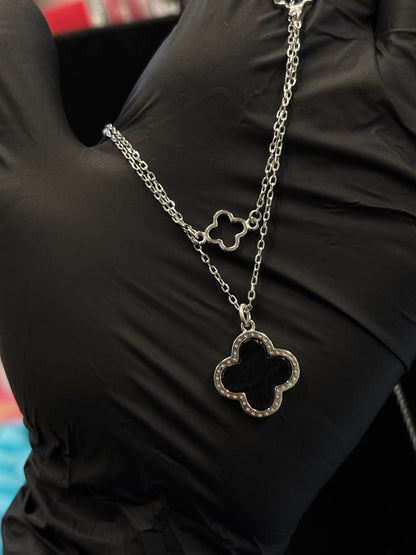 Gargantilla plata trébol